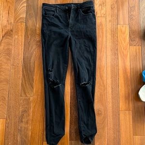 Woman’s American Eagle Black Ripped Jeans- Like New!